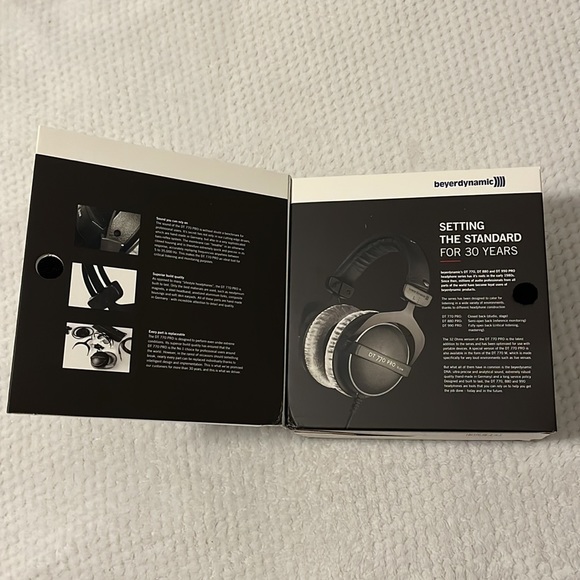 beyerdynamic DT 770 PRO 80 OHM Over-Ear Studio Headphones in Gray - Picture 10 of 12